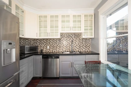 Kitchen Island Photo of 219 E 29th Street, North Vancouver, BC
