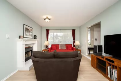 Breakfast Nook Photo of 6982 128a Street, Surrey, BC