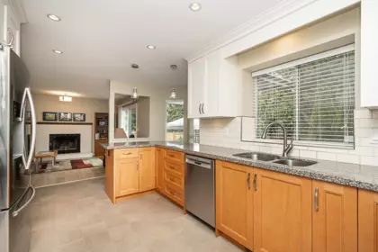 Kitchen Photo of 6982 128a Street, Surrey, BC