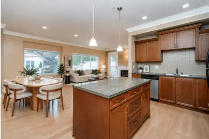 301 22150 Dewdney Trunk Road, Maple Ridge, BC, Maple ridge — Apartment/Condo for sale