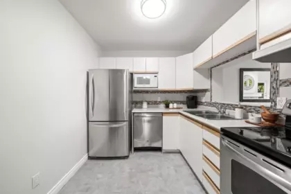304 15809 Marine Drive, White Rock, BC, White Rock — Apartment/Condo for sale