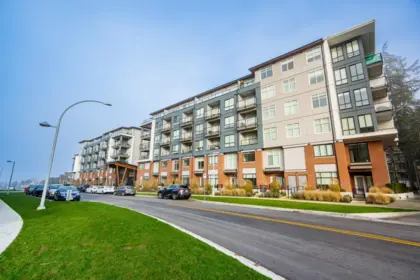 208 3528 146a Street, Surrey, BC, Surrey — Apartment/Condo for sale
