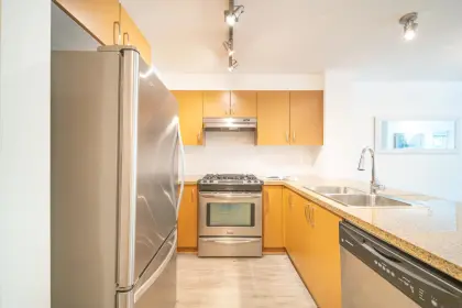 213 3105 Lincoln Avenue, Coquitlam, BC, Coquitlam — Apartment/Condo for sale