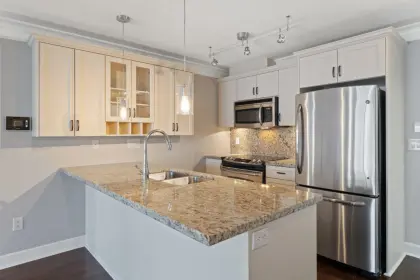 304 15357 Roper Avenue, White Rock, BC, White rock — Apartment/Condo for sale