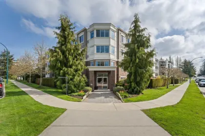 304 15357 Roper Avenue, White Rock, BC, White rock — Apartment/Condo for sale