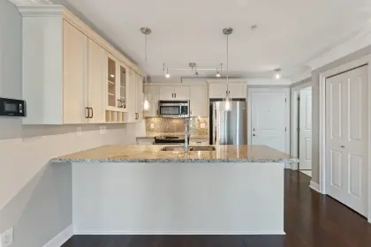 304 15357 Roper Avenue, White Rock, BC, White rock — Apartment/Condo for sale