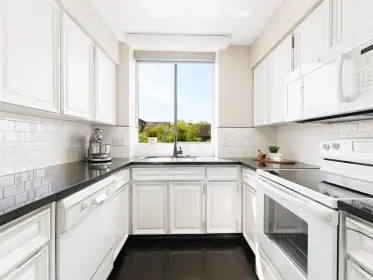 302 1390 Duchess Avenue, West Vancouver, BC, West vancouver — Apartment/Condo for sale