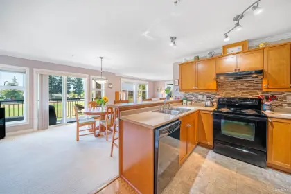 211 8955 Edward Street, Chilliwack, BC, Chilliwack — Apartment/Condo for sale