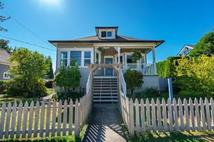814 Tenth Street, New Westminster, BC, New westminster — Single Family Residence for sale