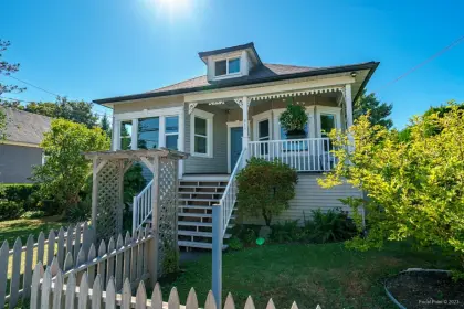 814 Tenth Street, New Westminster, BC, New westminster — Single Family Residence for sale