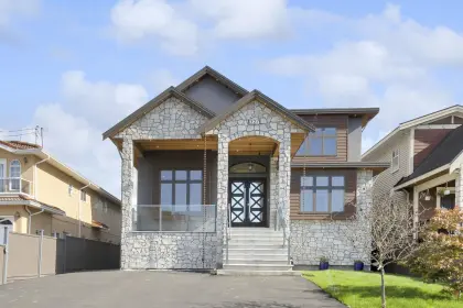 327 Fenton Street, New Westminster, BC, New westminster — Single Family Residence for sale