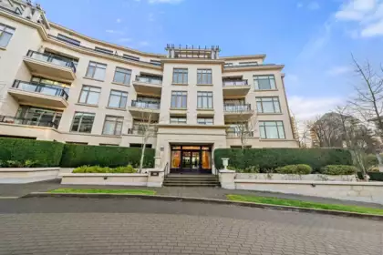 402 568 Waters Edge Crescent, West Vancouver, BC