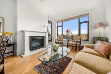 402 568 Waters Edge Crescent, West Vancouver, BC