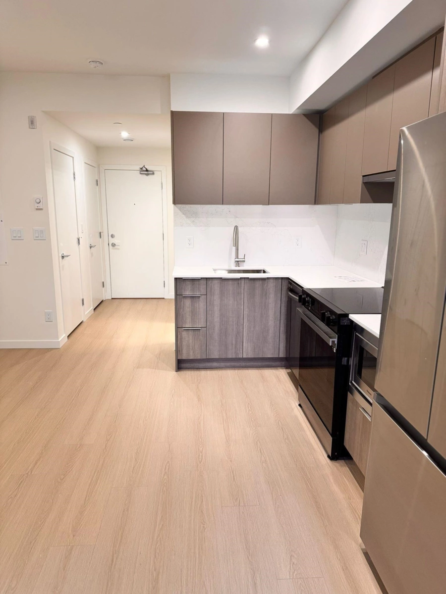 Kitchen Island Photo of 424 10828 139a Street, Surrey, BC