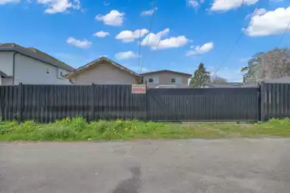 Garden / Landscaping Photo of 9488 127a Street, Surrey, BC