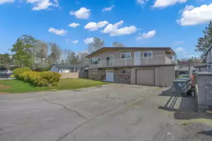 Hot Tub / Spa Photo of 9488 127a Street, Surrey, BC