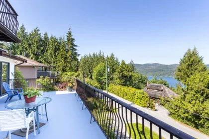 5821 Deerhorn Drive, Sechelt, BC, Sechelt — Single Family Residence for sale
