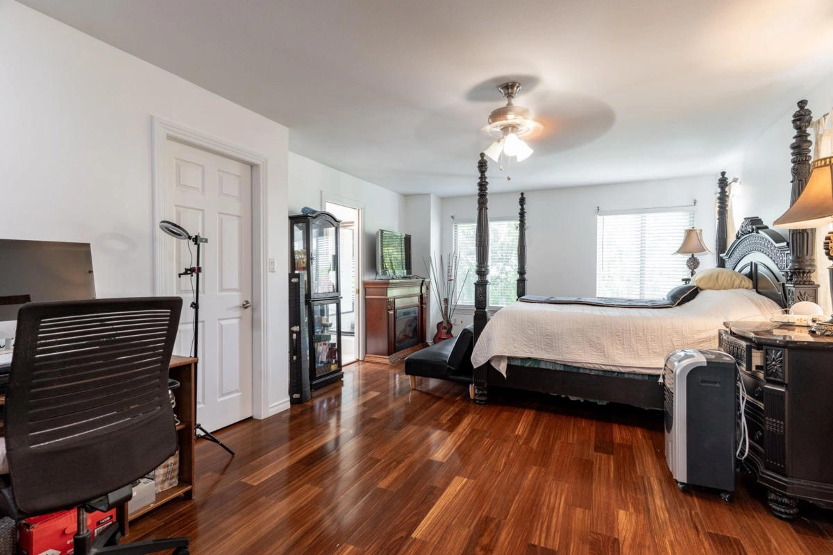 Entry Foyer Photo of 8327 169a Street, Surrey, BC