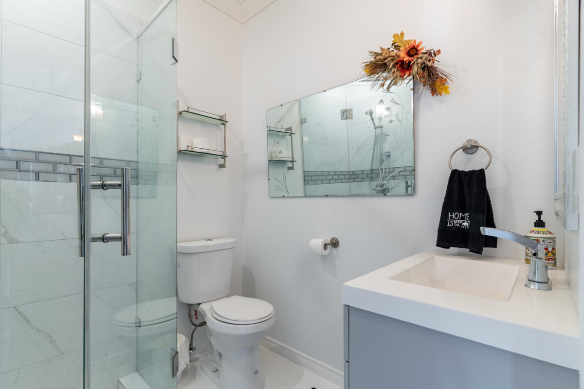 Laundry Room Photo of 8327 169a Street, Surrey, BC