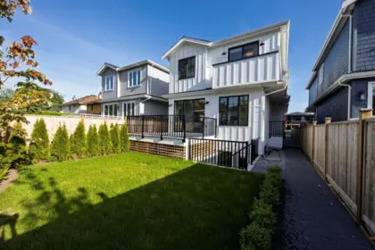 340 E 17th Street, North Vancouver, BC, North Vancouver — Half Duplex for sale