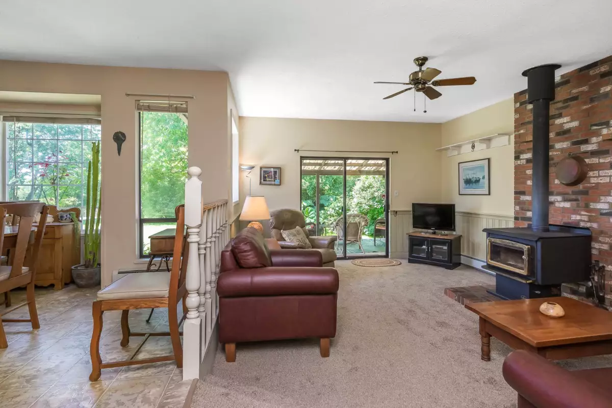 Entry Foyer Photo of 333 224 Street, Langley, BC