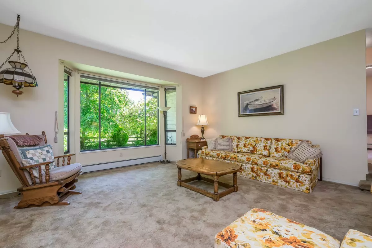 Garage Interior Photo of 333 224 Street, Langley, BC