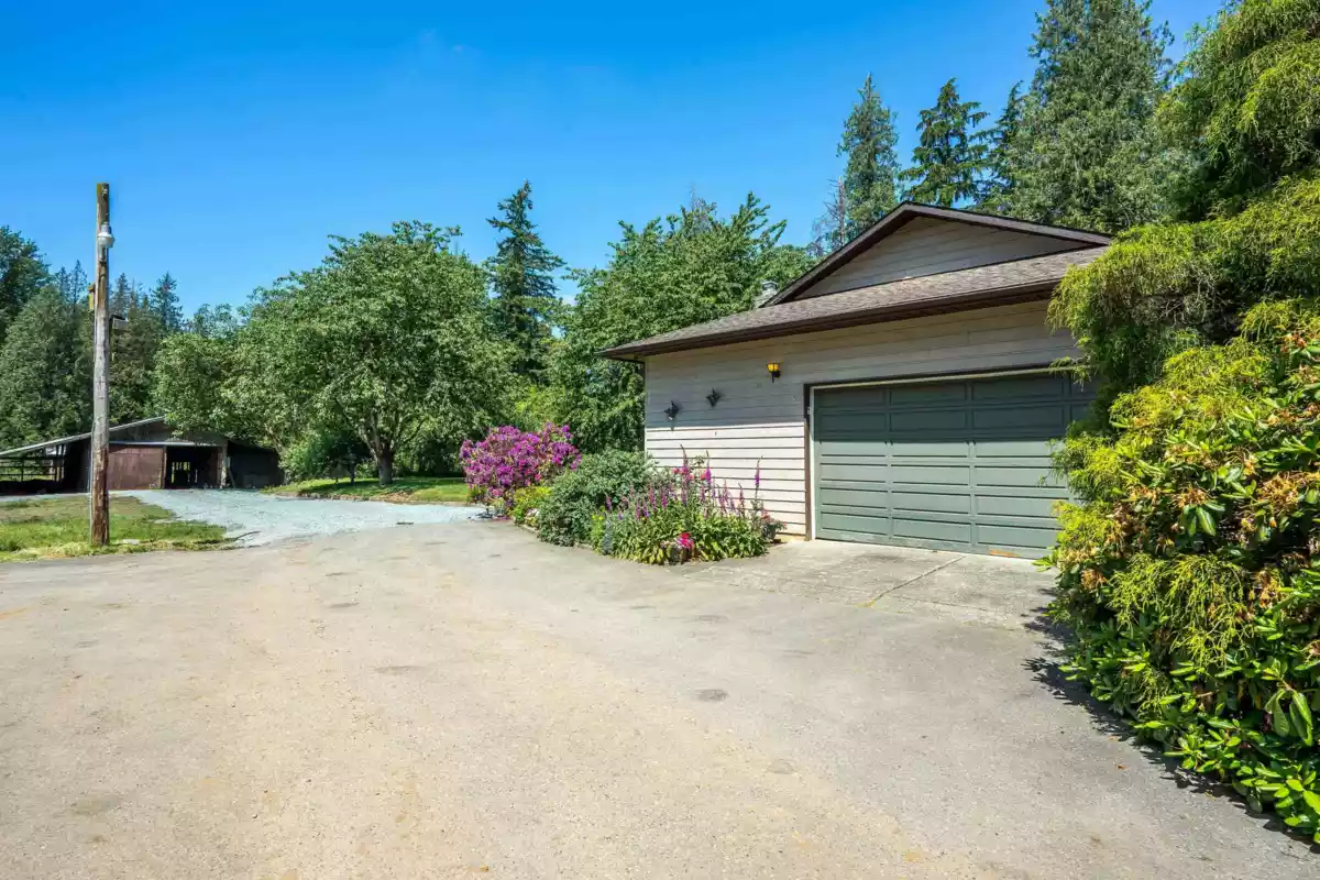 Kitchen Island Photo of 333 224 Street, Langley, BC