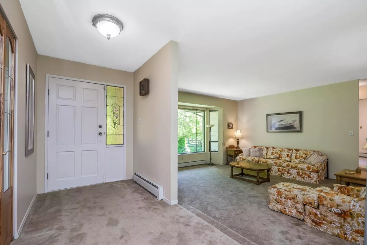 Staircase Photo of 333 224 Street, Langley, BC