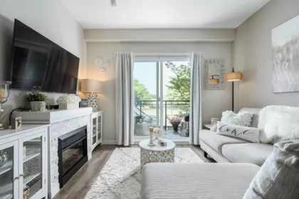 215 11950 Harris Road, Pitt Meadows, BC, Pitt Meadows — Apartment/Condo for sale