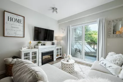215 11950 Harris Road, Pitt Meadows, BC, Pitt Meadows — Apartment/Condo for sale