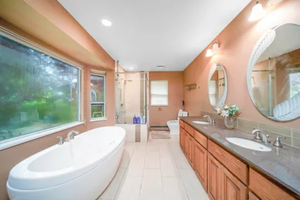 Entry Foyer Photo of 15007 75 Avenue, Surrey, BC