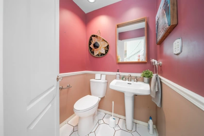 Powder Room Photo of 15007 75 Avenue, Surrey, BC