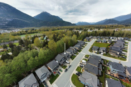 39253 Falcon Crescent, Squamish, BC, Squamish — Single Family Residence for sale