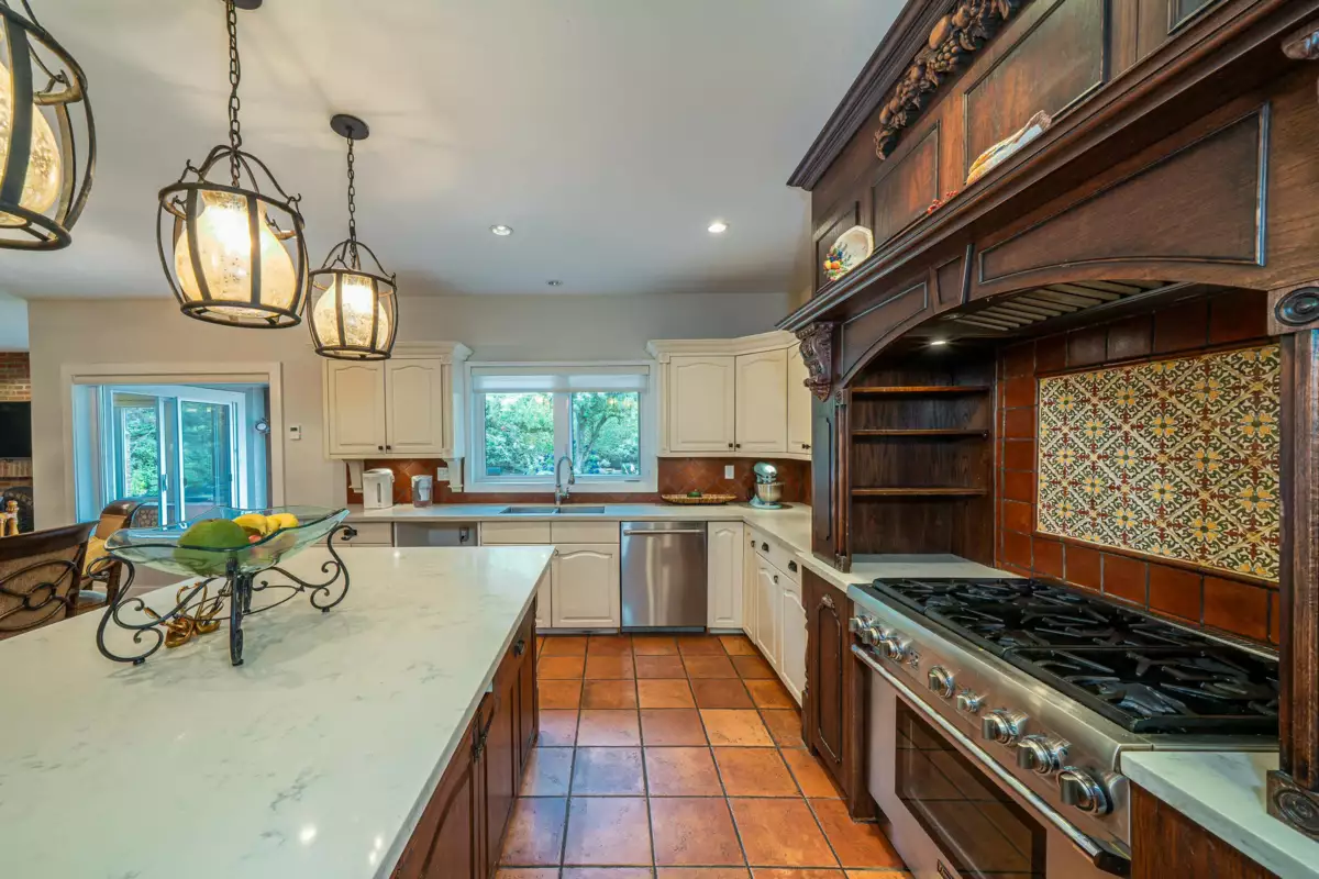 Walk-In Closet Photo of 6336 Wiltshire Street, Vancouver, BC