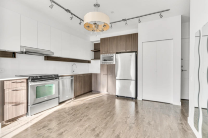 216 555 Foster Avenue, Coquitlam, BC, Coquitlam — Apartment/Condo for sale