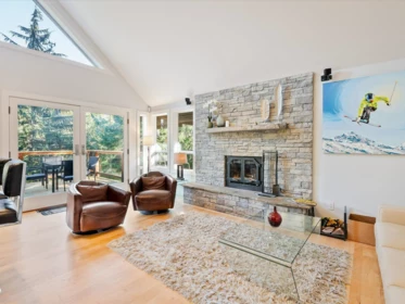 6252 Palmer Drive, Whistler, BC, Whistler — Single Family Residence for sale