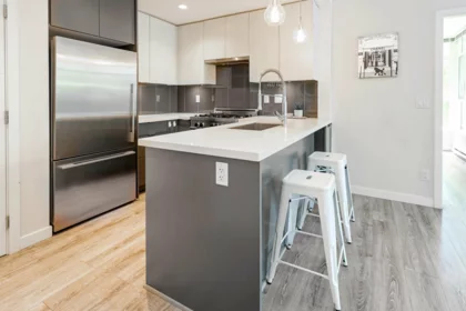 205 711 Breslay Street, Coquitlam, BC, Coquitlam — Apartment/Condo for sale