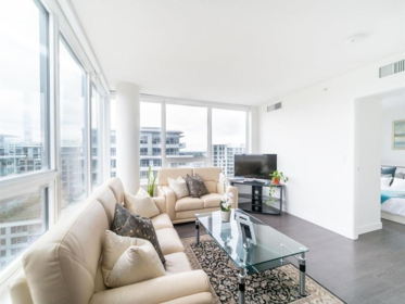 1806 8833 Hazelbridge Way, Richmond, BC, Richmond — Apartment/Condo for sale