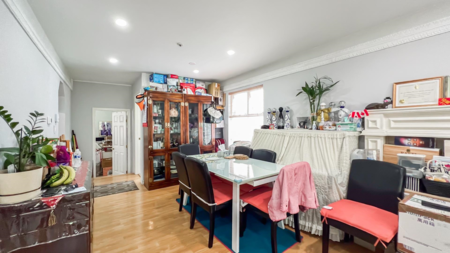 Kitchen Island Photo of 1860 SE Marine Drive, Vancouver, BC
