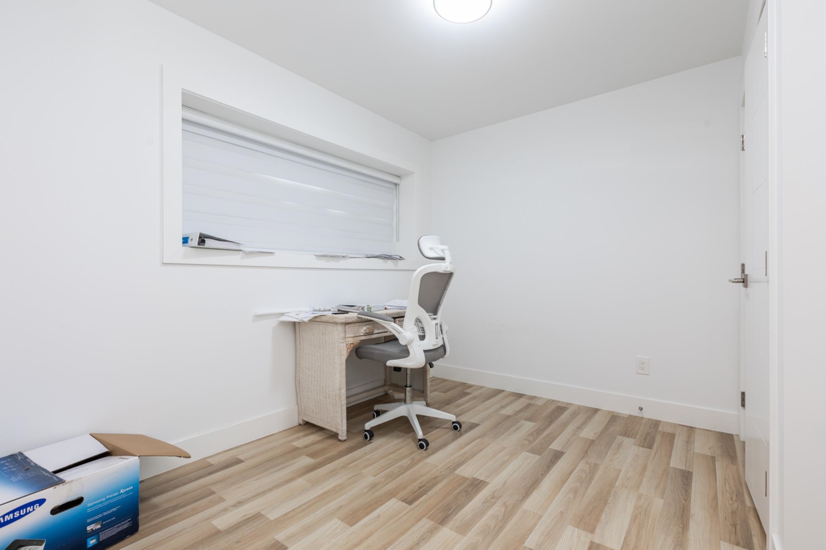 Hallway Photo of 36689 Dianne Brook Avenue, Abbotsford, BC