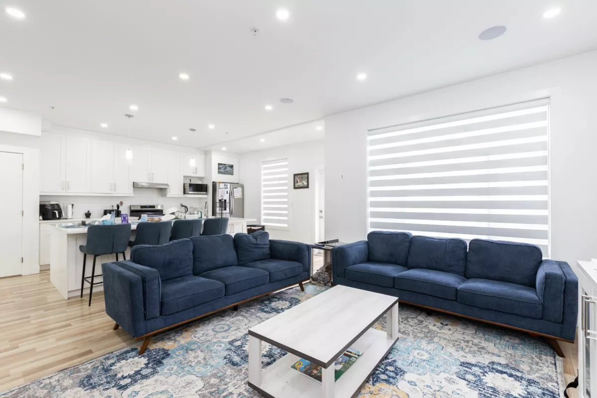 Kitchen Island Photo of 36689 Dianne Brook Avenue, Abbotsford, BC