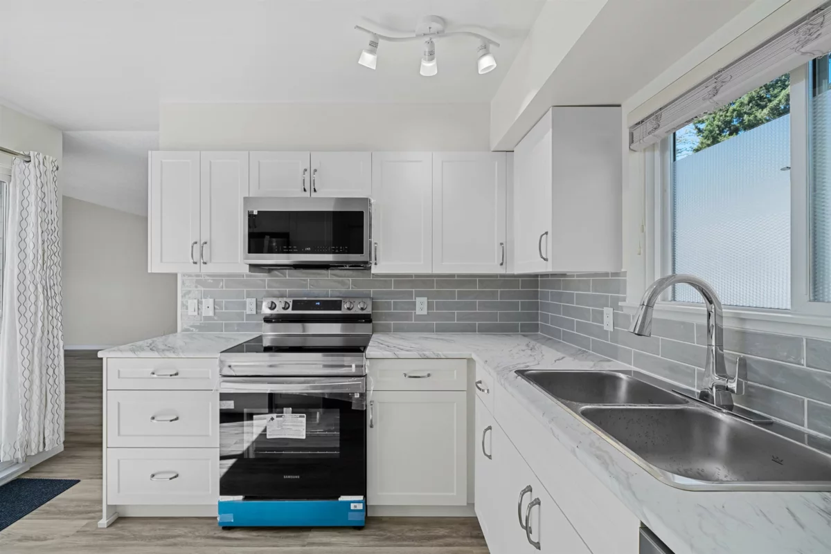 Entry Foyer Photo of 6061 E Greenside Drive, Surrey, BC