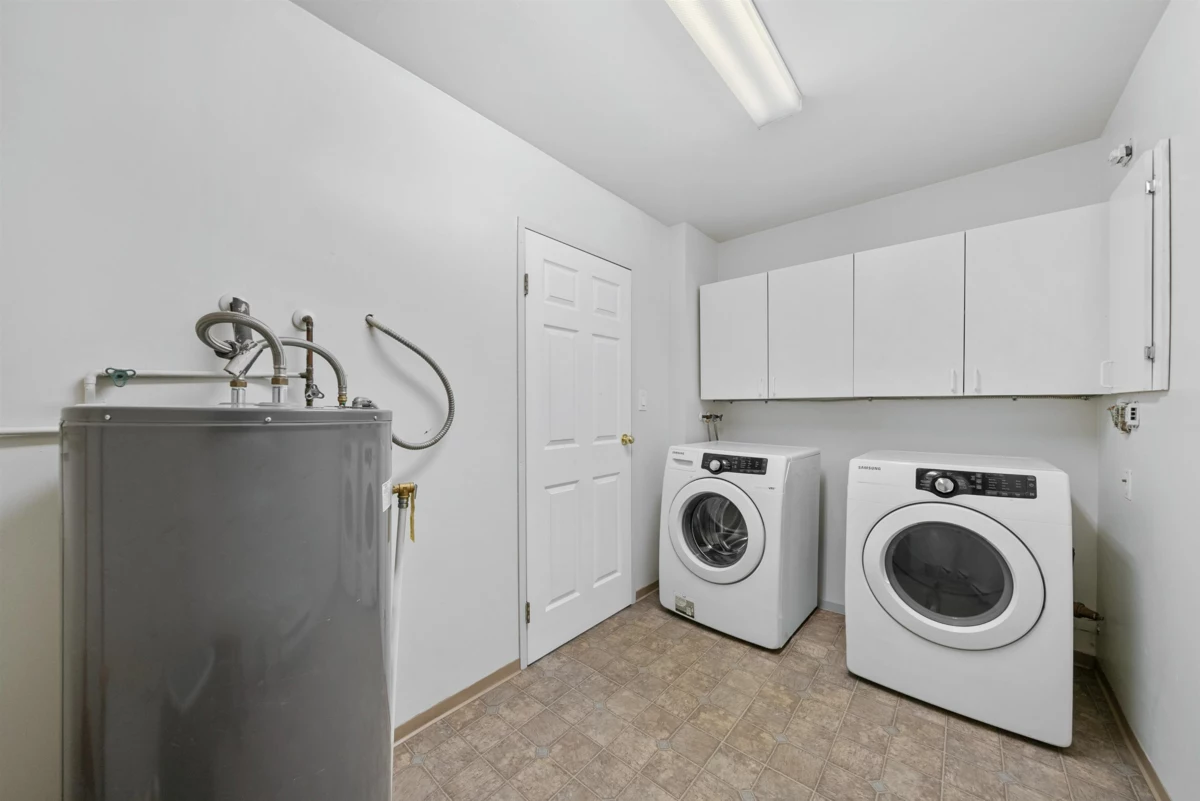 Hallway Photo of 6061 E Greenside Drive, Surrey, BC