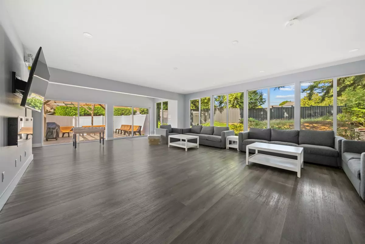 Hot Tub / Spa Photo of 6061 E Greenside Drive, Surrey, BC