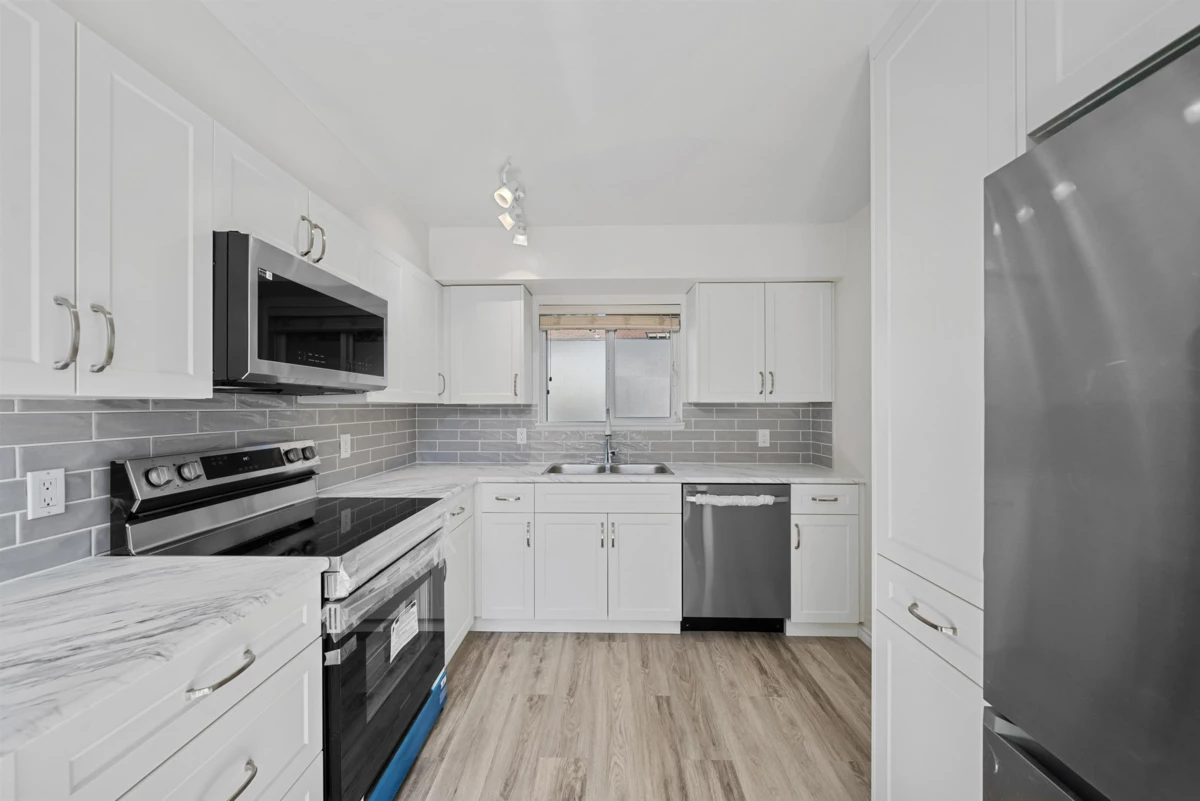 Laundry Room Photo of 6061 E Greenside Drive, Surrey, BC