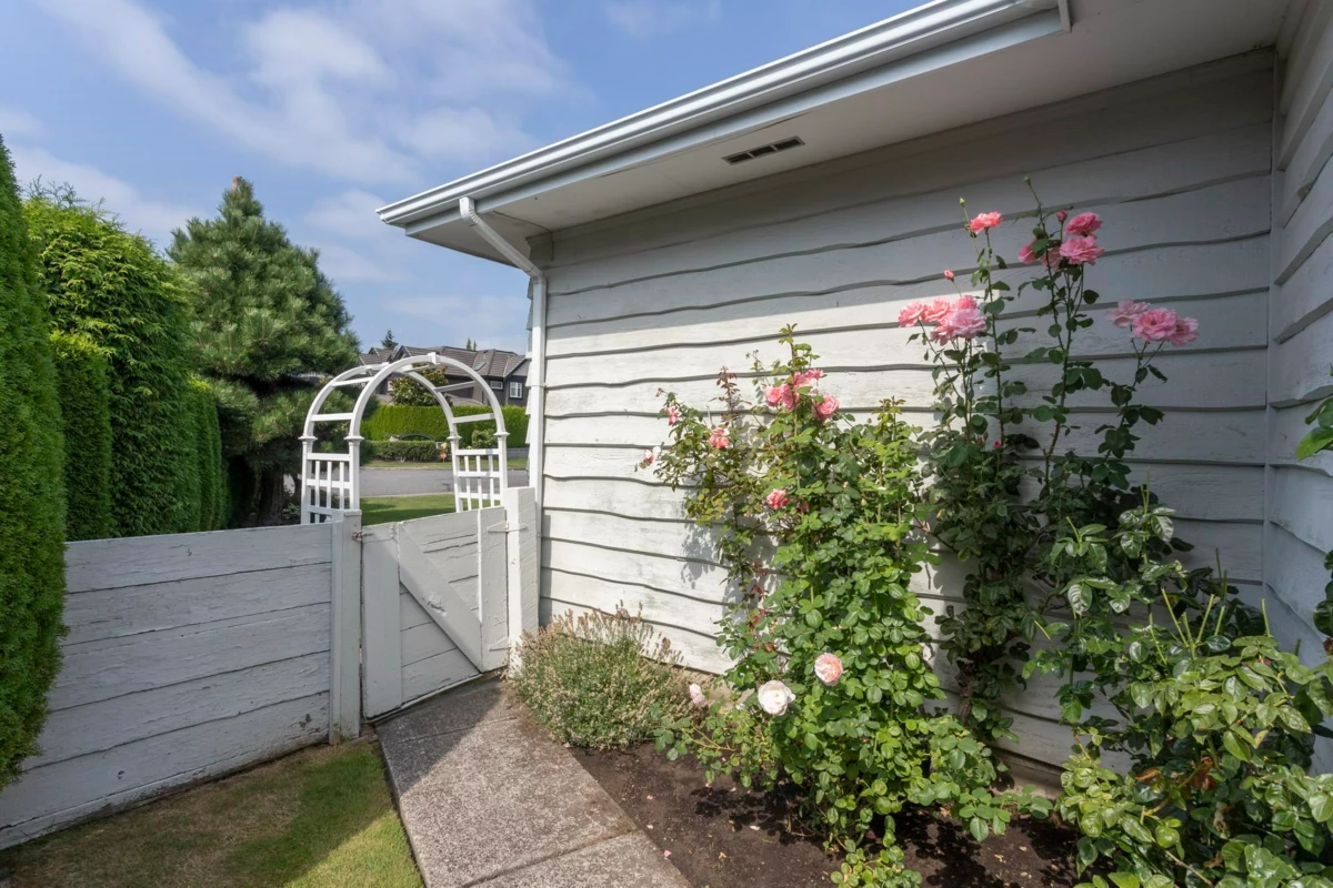 Garden / Landscaping Photo of 7800 Sunnydene Road, Richmond, BC