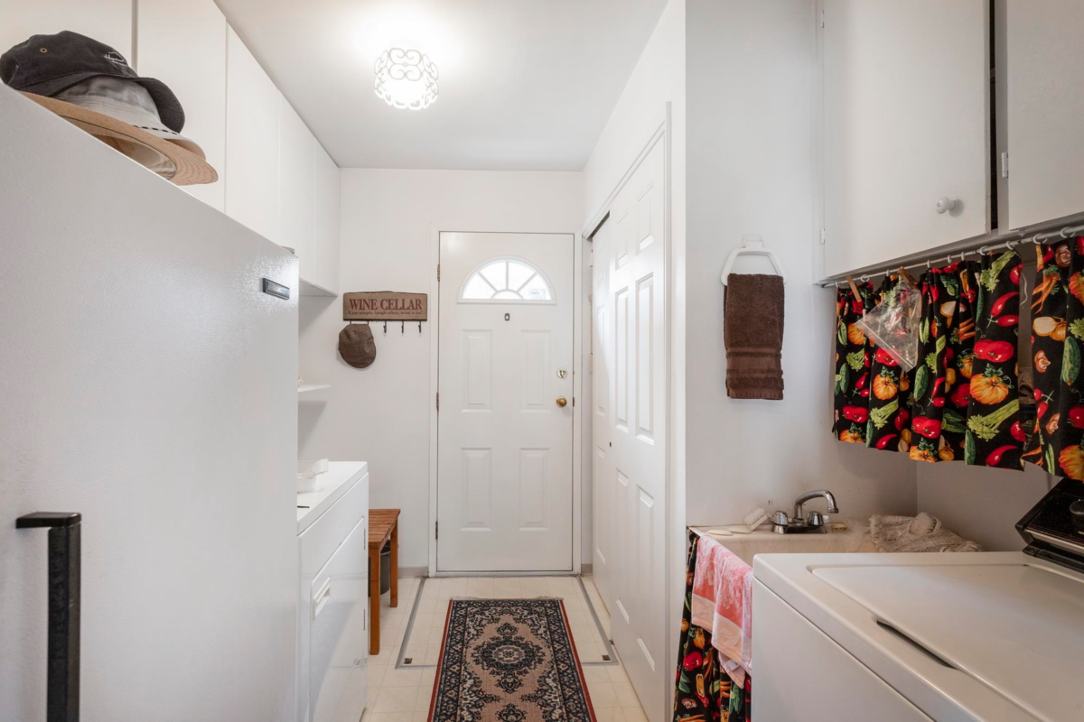 Laundry Room Photo of 7800 Sunnydene Road, Richmond, BC