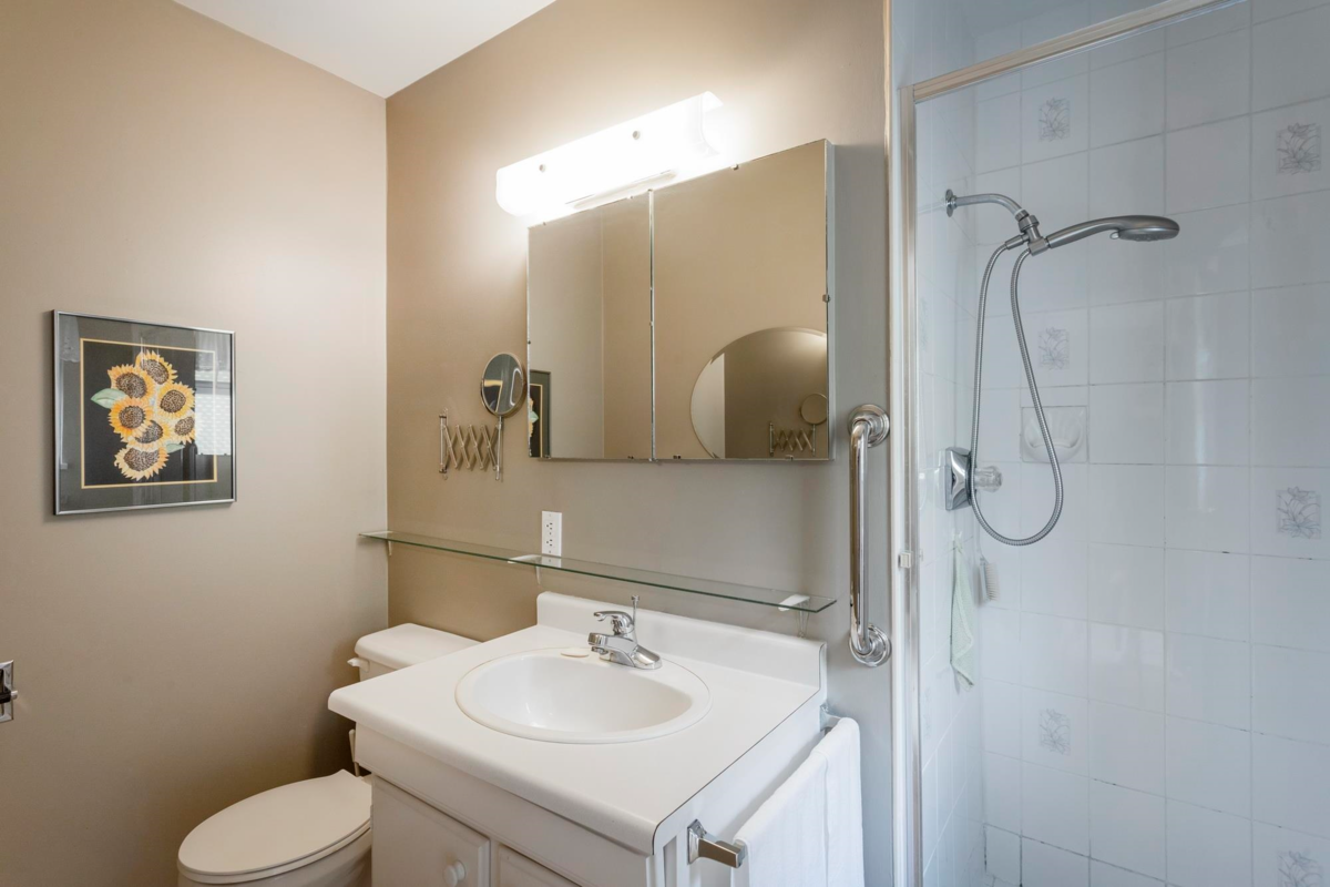 Walk-In Closet Photo of 7800 Sunnydene Road, Richmond, BC