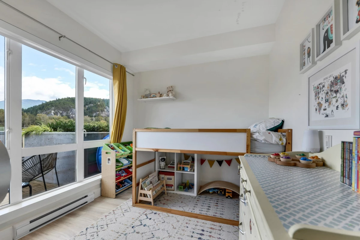 Walk-In Closet Photo of 448 38362 Buckley Avenue, Squamish, BC