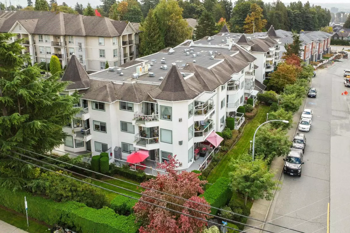 Entry Foyer Photo of 106 7554 Briskham Street, Mission, BC